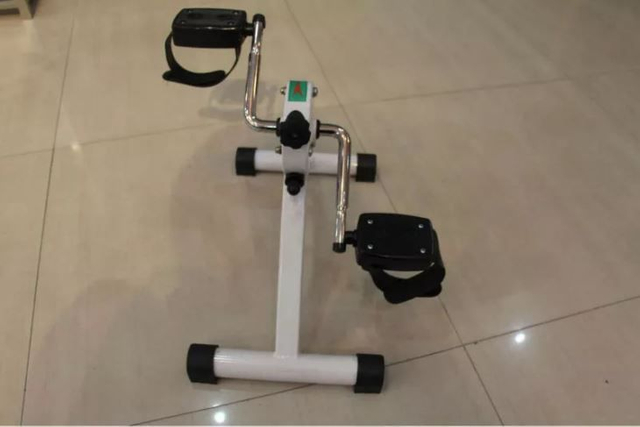 Ejercicio de pedal de equipo de terapia de rehabilitación