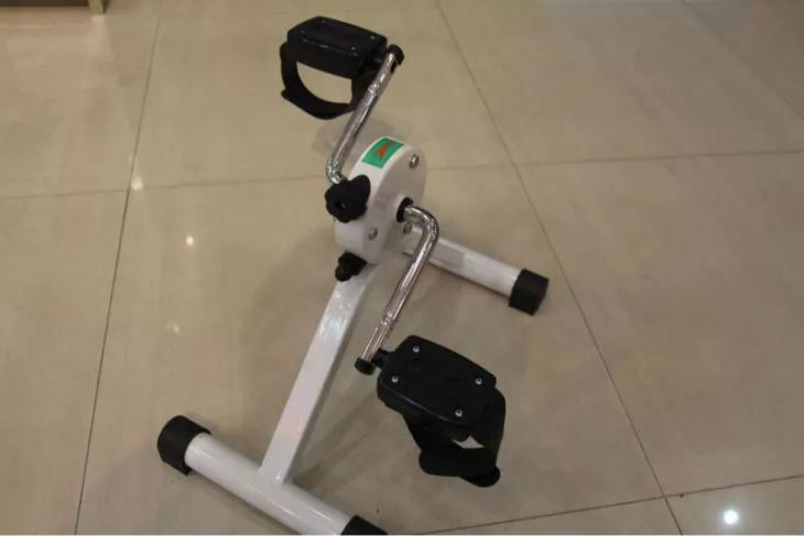 Ejercicio de pedal de equipo de terapia de rehabilitación