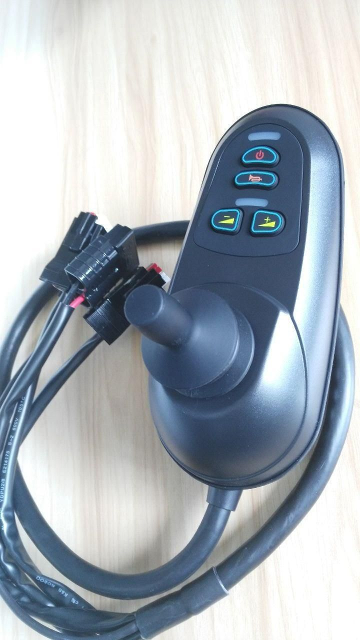 Controlador de silla de ruedas con joystick eléctrico